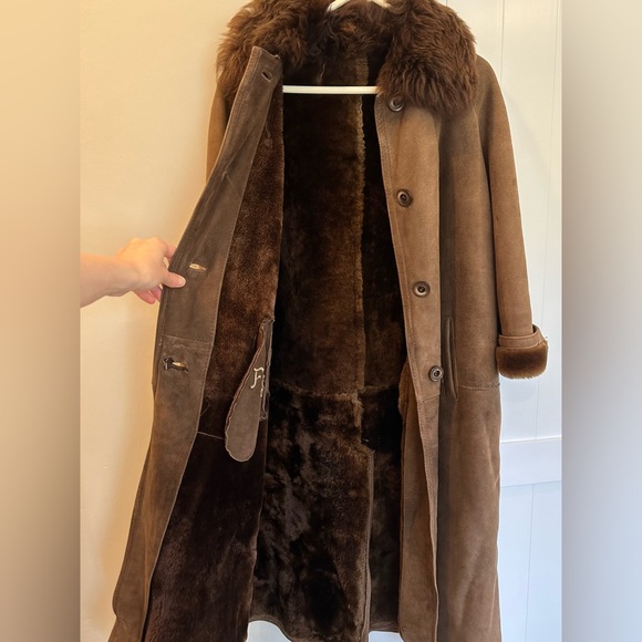 Vintage Brown Suede Coat with Fur Trim - Picture 8 of 10